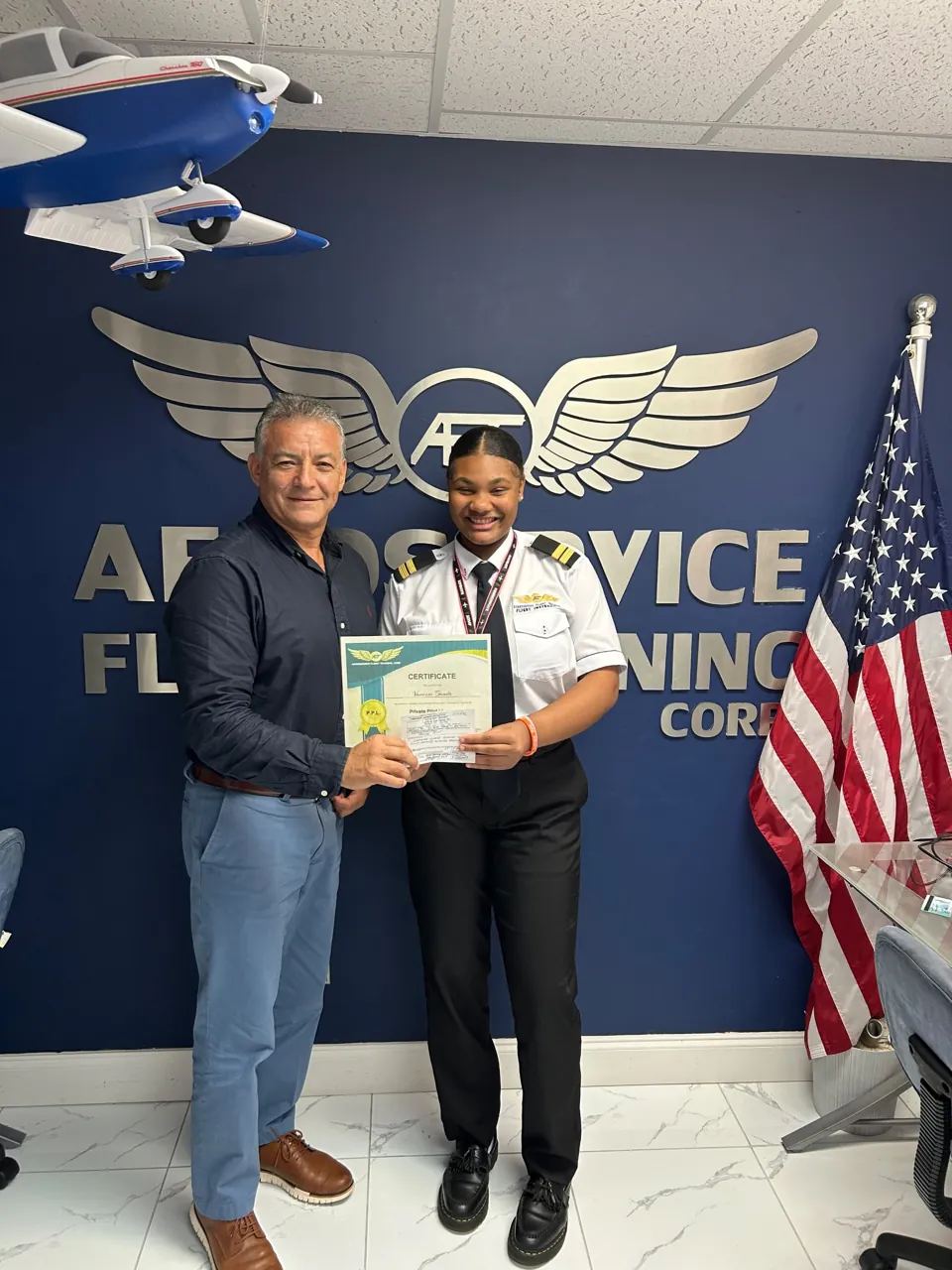 Entrega de certificado de Piloto Privado en AeroService Flight Training